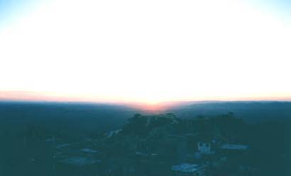 Vista do por-do-sol do alto da Casa de Pedra