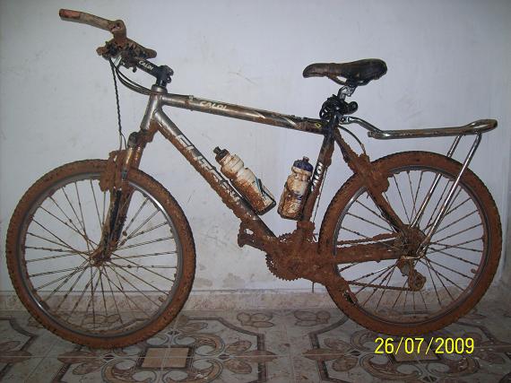 Bicicleta do Alexandre a mais suja de lama