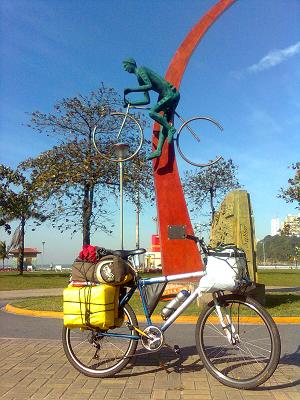 06-17-santos-tributo-ao-trabalhador-ciclista.jpg