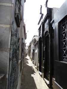 101117_argentina_buenos-aires_recoleta-cemetery-002.JPG